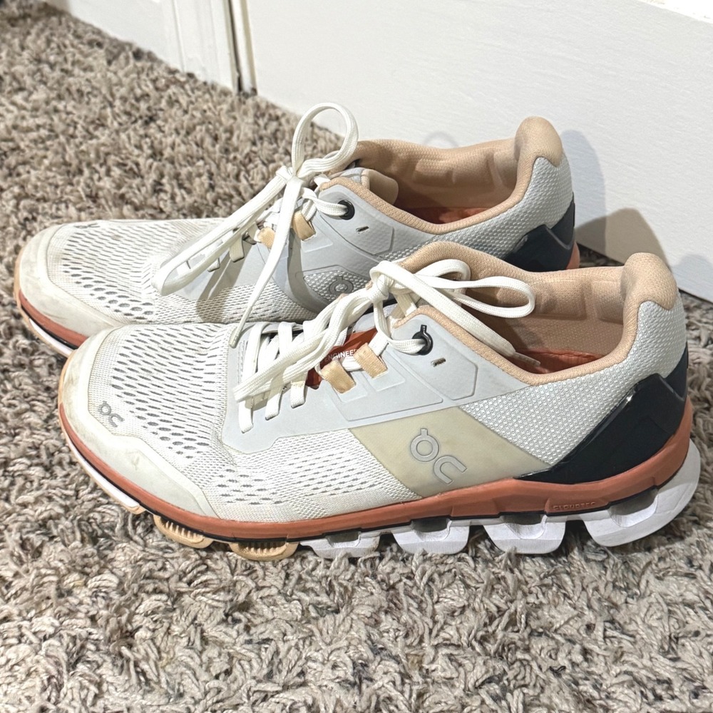 On Running Cloudstratus Women 9 White Peach Helion CloudTec Sneakers 50.99206